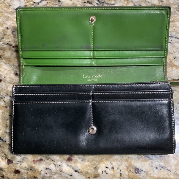 Kate spade black leather wallet with green interior 1 zip pouch 3 pockets - Picture 8 of 13